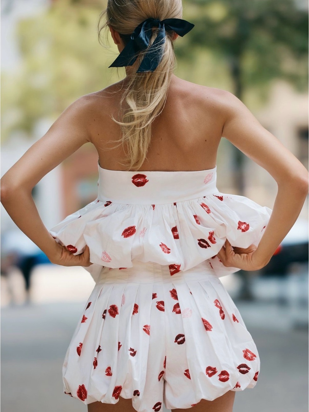 Maeve White Pleated Skort with Red & Pink Lip Print NWT